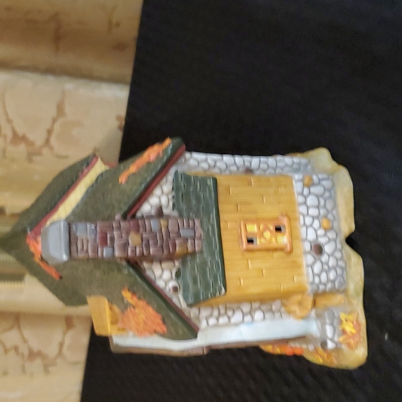 5.25 Porcelain house - Picture 2 of 6